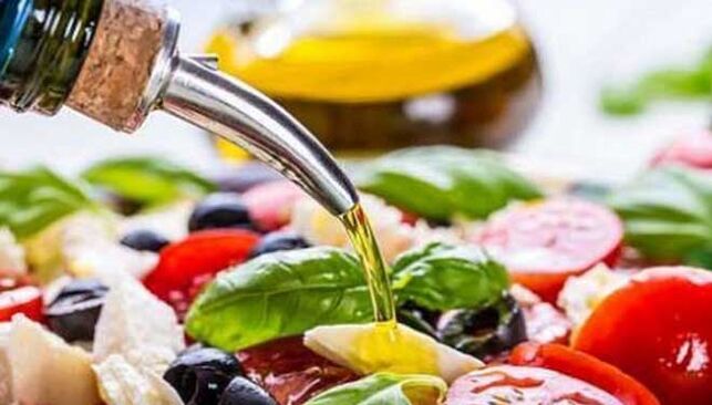 bitkisel yağlı sebze salatası Akdeniz diyet yemeği